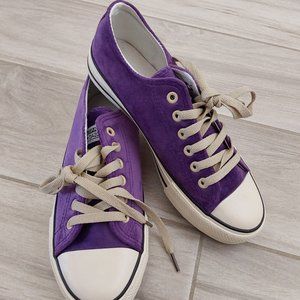 Lihuipai Fali Dazlo NWOB Purple Velvet Fabric Sneakers.  Size 7 ( 37 EU )